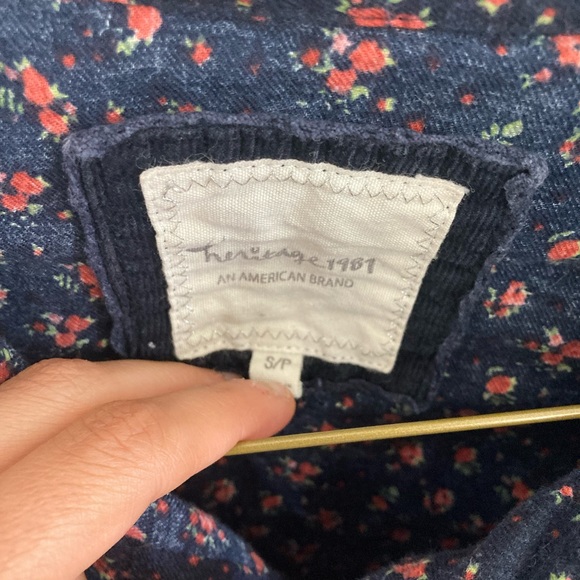 Cute button down - Picture 4 of 4